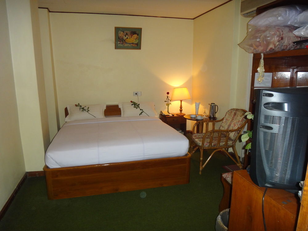Chit Sayar Hotel Yangon Luaran gambar